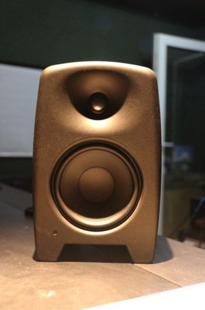 同级再细分——Genelec M030 与 8030A 监听音箱对比测试